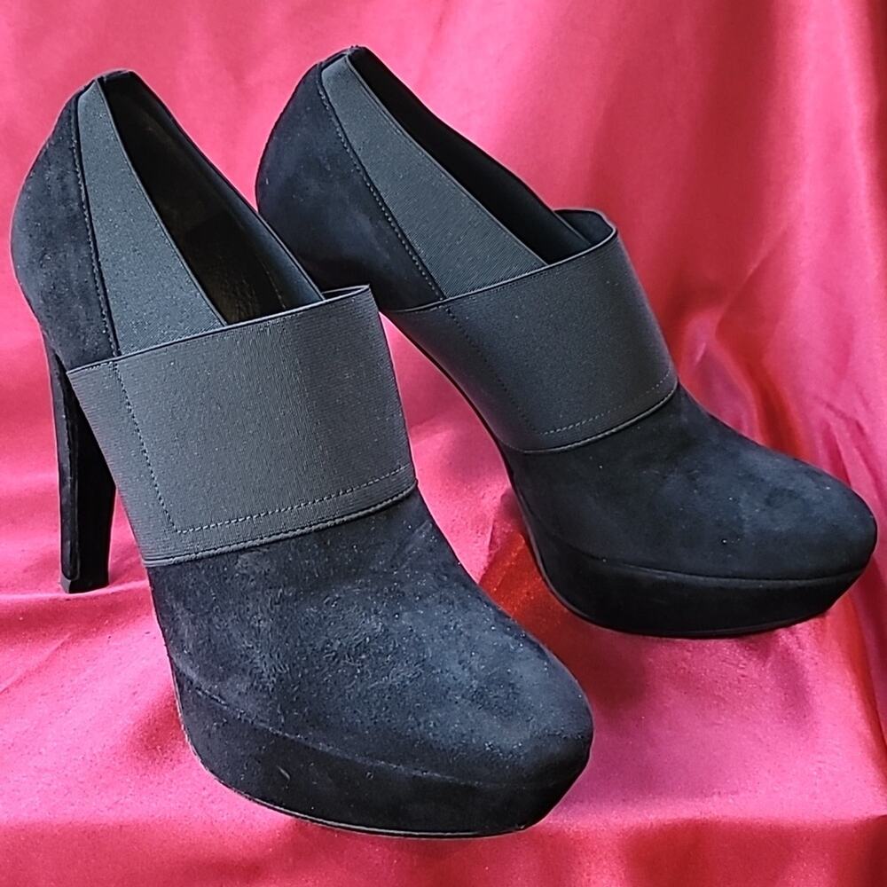 STUART WEITZMAN sz7.5 "Kilgore" Suede Platform Ankle Boot / Bootie